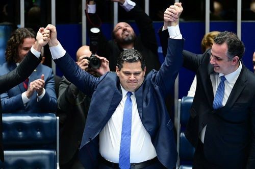 Davi Alcolumbre do União Brasil é eleito presidente do Senado