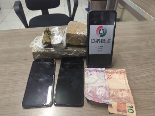 Dois homens são detidos por tráfico de drogas em município do Oeste