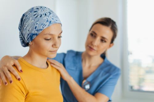  Câmara aprova projeto que prioriza pessoas com câncer na marcação de consultas e exames