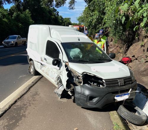 Motorista sai da pista e colide contra rochas na BR-282, em Cordilheira Alta