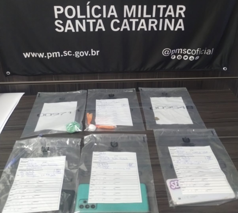 Três pessoas são detidas em Maravilha após PM encontrar droga em veículo