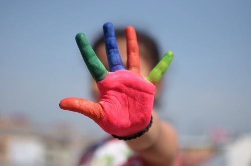 Projeto trabalha autocontrole emocional entre jovens para prevenir violência doméstica 