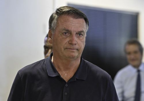 Alexandre de Moraes determina prisão domiciliar de Bolsonaro