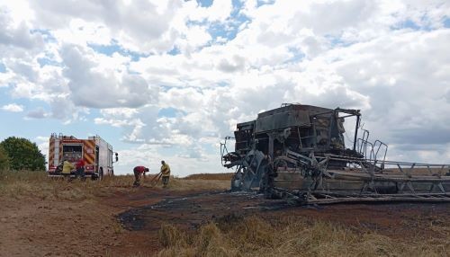 Colheitadeira é destruída por incêndio no interior de Campo Erê