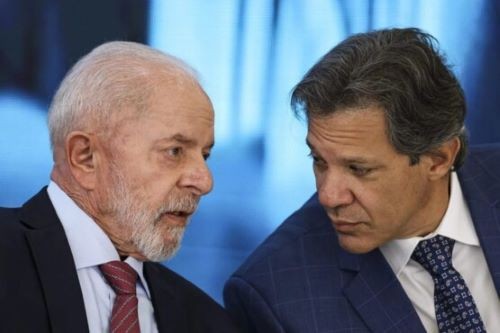 Lula assina projeto de lei da Isenção de IR para quem recebe até R$ 5 mil