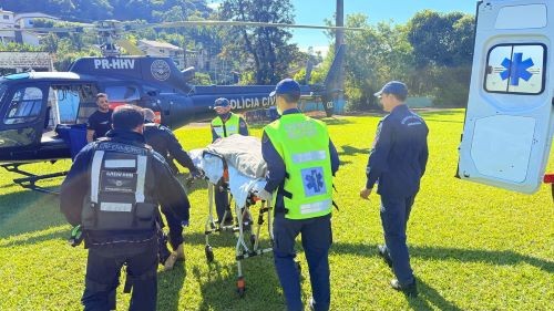 Idosa de 93 anos é transferida de Palmitos para Chapecó em operação aeromédica