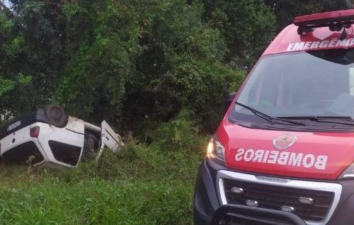 Jovem capota veículo na BR-282 em Catanduvas