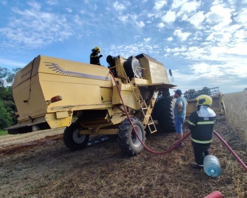 Princípio de incêndio em colheitadeira mobiliza Bombeiros no Oeste