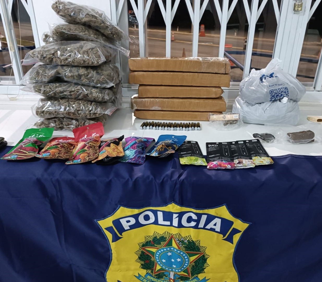 Na BR-282, homem é preso com maconha, skunk, haxixe e óleo de THC