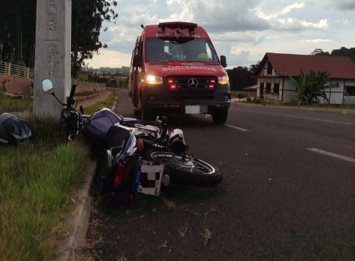 Motociclista fica ferido em colisão com carro em Maravilha