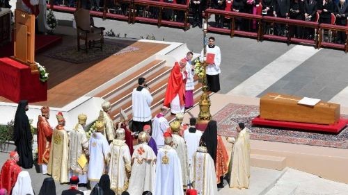 Corpo de papa Francisco é sepultado na basílica Santa Maria Maggiore