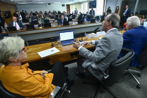 Senado discute fim da reeleição para presidente da República, governadores e prefeitos e unificação das eleições
