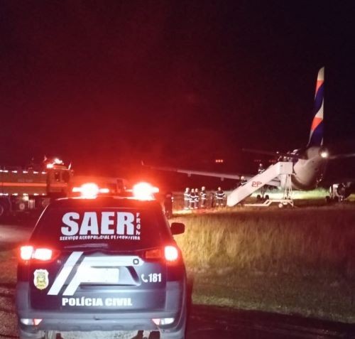 Avião da Latam sai da pista durante pouso em Chapecó