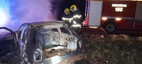 Carro é encontrado em chamas na BR-158 em Caibi