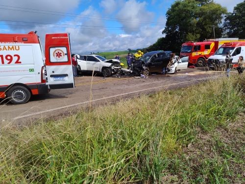 Grave acidente deixa nove feridos em colisão entre três carros em Tigrinhos