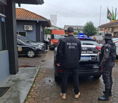 Mulher condenada por roubo é presa em Pinhalzinho na manhã desta quarta-feira