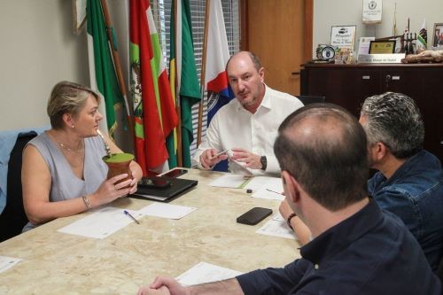 Bancada do Oeste e secretário da Agricultura debatem andamento de demandas da região