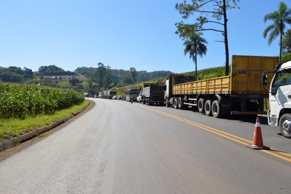 Operações de Pare e Siga alteram trânsito na BR-158 entre Palmitos e Cunha Porã