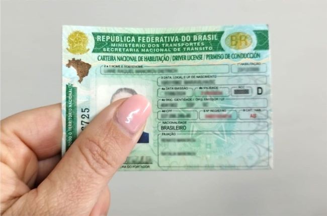 Lula veta exigência de exame toxicológico para obtenção de CNH nas categorias A e B; carteira social é sancionada