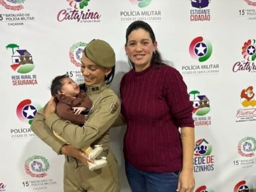 PM salva bebê engasgado com leite materno e evita tragédia
