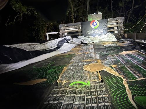 Polícia Militar apreende 50 mil maços de cigarros contrabandeados em Descanso