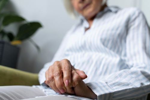 SUS passa a oferecer tratamento com donepezila para casos graves de Alzheimer