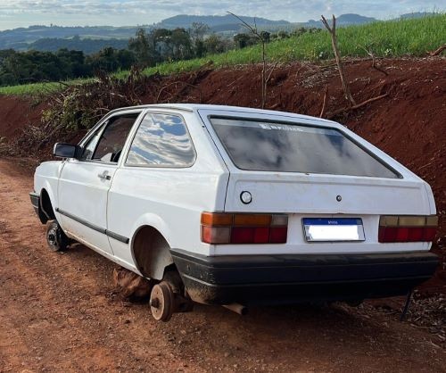 Veículo roubado é localizado sem rodas e com sinais de furto de combustível em Iraceminha
