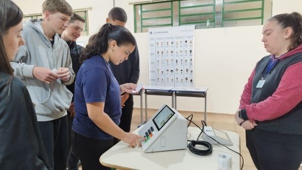 Justiça Eleitoral leva cidadania e educação política a estudantes de Cunha Porã