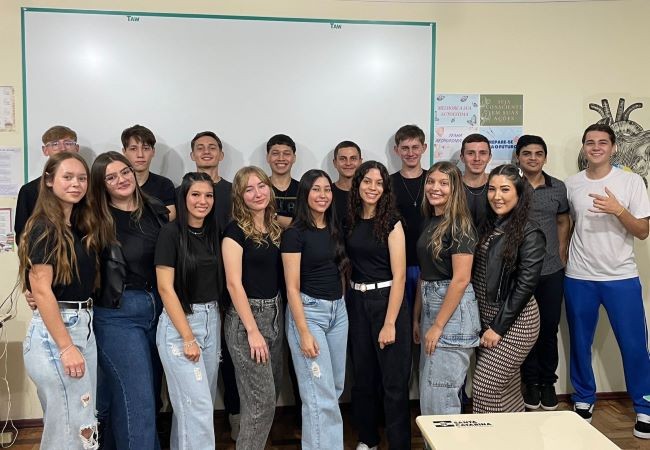 Fotógrafa cunha-porense compartilha vivência na fotografia com alunos do 3º ano em Tigrinhos