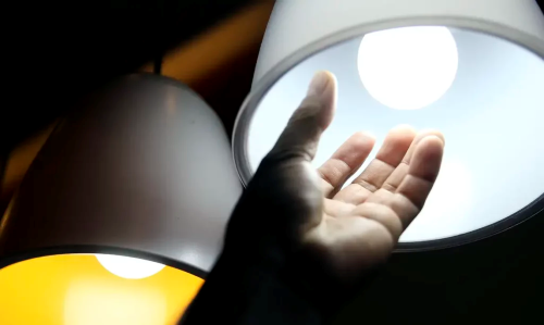Conta de luz mais cara: Contas de luz permanecem com bandeira tarifária vermelha em julho 