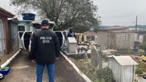 Carro furtado em CRAS de Nova Erechim é encontrado em cemitério da região