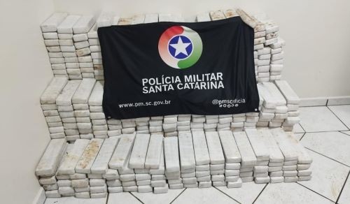 Dois homens são presos com mais de 450 quilos de maconha em Flor do Sertão