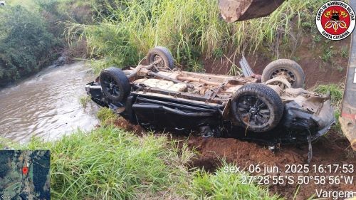 Motorista de S10 morre após cair com veículo em rio na BR-282