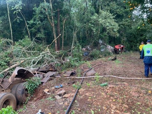 Motorista morre após caminhão sair da pista na SC-155 na região Oeste 