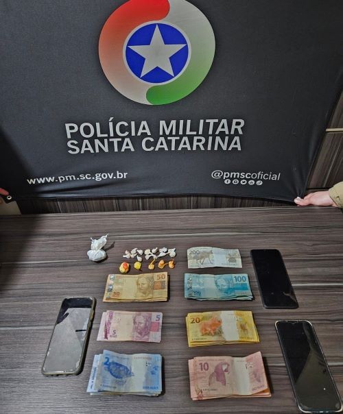 Operação da PM em Maravilha resulta na prisão de quatro pessoas por tráfico de drogas