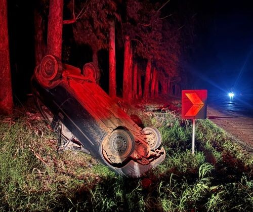 Veículo capota após saída de pista na BR-158; condutor é encaminhado ao hospital