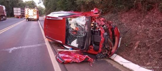 Colisão entre carro e moto deixa um morto e quatro feridos na BR-282 em Pinhalzinho