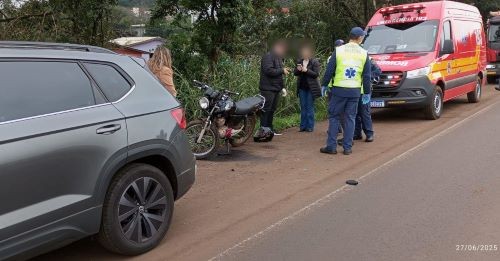 Motociclista fica ferido em colisão com carro na BR-282, em Pinhalzinho