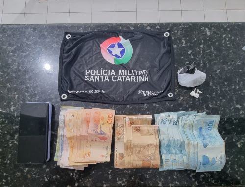 Homem e duas mulheres são presos por tráfico de drogas e favorecimento à prostituição em Mondaí