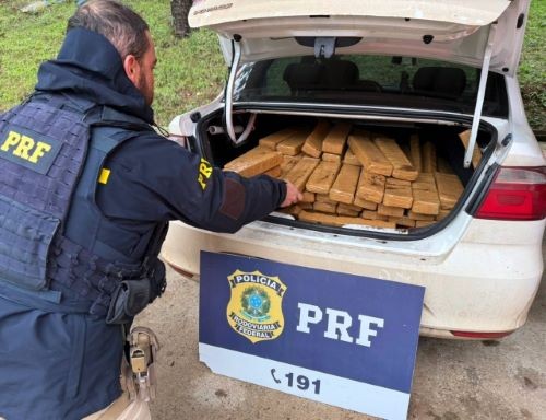 PRF apreende mais de 350 kg de maconha em dois casos no Oeste de SC