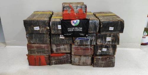 Polícia Militar apreende mais de 328 kg de maconha e prende suspeito em Campo Erê