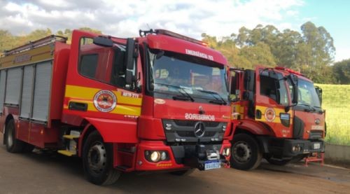 Em Maravilha, incêndio em equipamento de empresa é rapidamente controlado