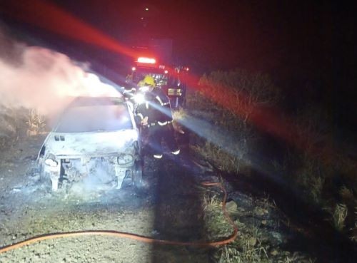 Homem é baleado e tem veículo incendiado em cidade do Oeste