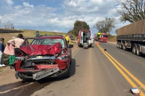 Uma pessoa morre em grave colisão no Oeste entre moto e carro na BR-282