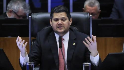 Presidente do Senado afirma que promulgará aumento de deputados se Lula não sancionar lei