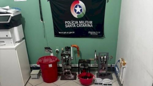 Homem é preso após PM descobrir laboratório de drogas sintéticas em SC