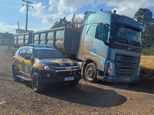PRF encontra arma e rebite em caminhão com excesso de peso abordado no Oeste