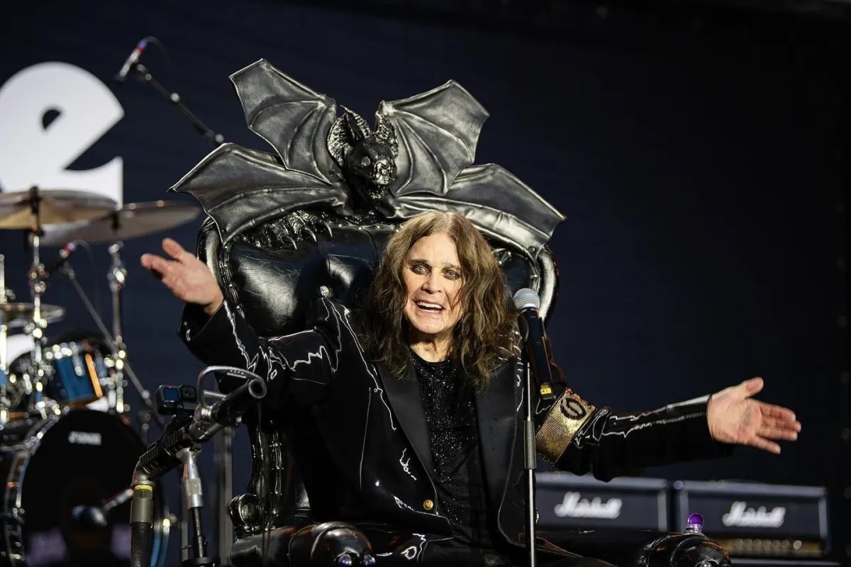Ozzy Osbourne, cantor do Black Sabbath e pioneiro do heavy metal, morre aos 76 anos