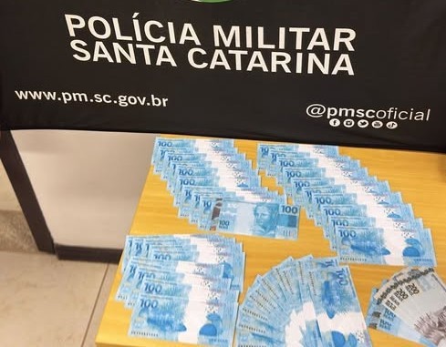 Jovem é preso com R$ 5 mil em notas falsas em Santa Catarina