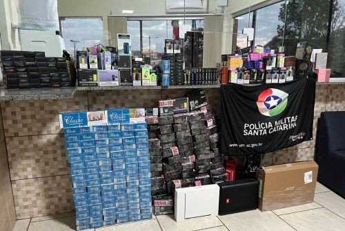 Polícia apreende diversos produtos de descaminho em abordagem a ônibus em Bom Jesus